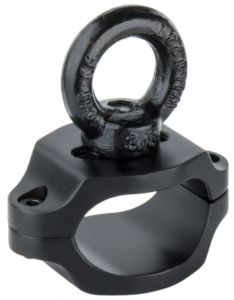 800q-01_122846 Kupo KS-249 Safety Attachment for Easyrig Stabilizer on musta metallinen kiinnitin, jonka yläosassa on silmämutteri, kaksi ruuvinreikää kiinnitystä varten ja pyöreä aukko putkien tai tankojen kiinnittämistä varten.
