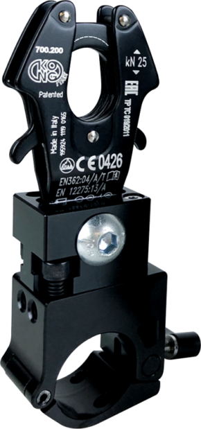 800q-01_122875 Kupo KS-282 Frog Locking Carabiner Set is a black industrial connector for diameters 25-30 mm with locking mechanism and certification markings. It is ideal for securing equipment or supporting loads up to 25 kN.