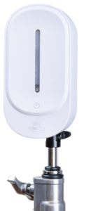 800q-01_122908 Kupo KS-350 Auto Hand Sanitizer Dispenser with Stand Top (16mm) Mounting on valkoinen, seinäasennettava yksikkö, jossa on painike ja anturikuvake etupuolella ja joka on kiinnitetty tukevasti metallitelineeseen.