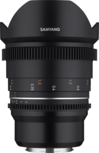800q-15_115739 Lähikuva Samyang 14mm T3.1 VDSLR MK2 Fuji X -objektiivista, jossa on tarkennus- ja aukkomerkinnät, musta metallirunko ja uurrettu rengas tavallista taustaa vasten.