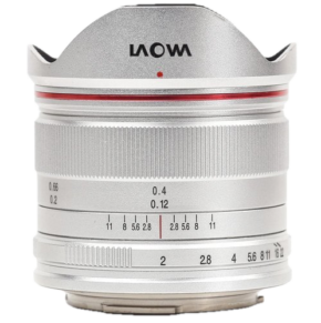 Laowa 7.5mm f:2 Standard Silver - MFT Laowa 7.5 mm f/2 Standard Silver - The MFT lens features engraved focus and aperture markings, a red highlight ring and a petal-shaped hood that stands out against a white background.