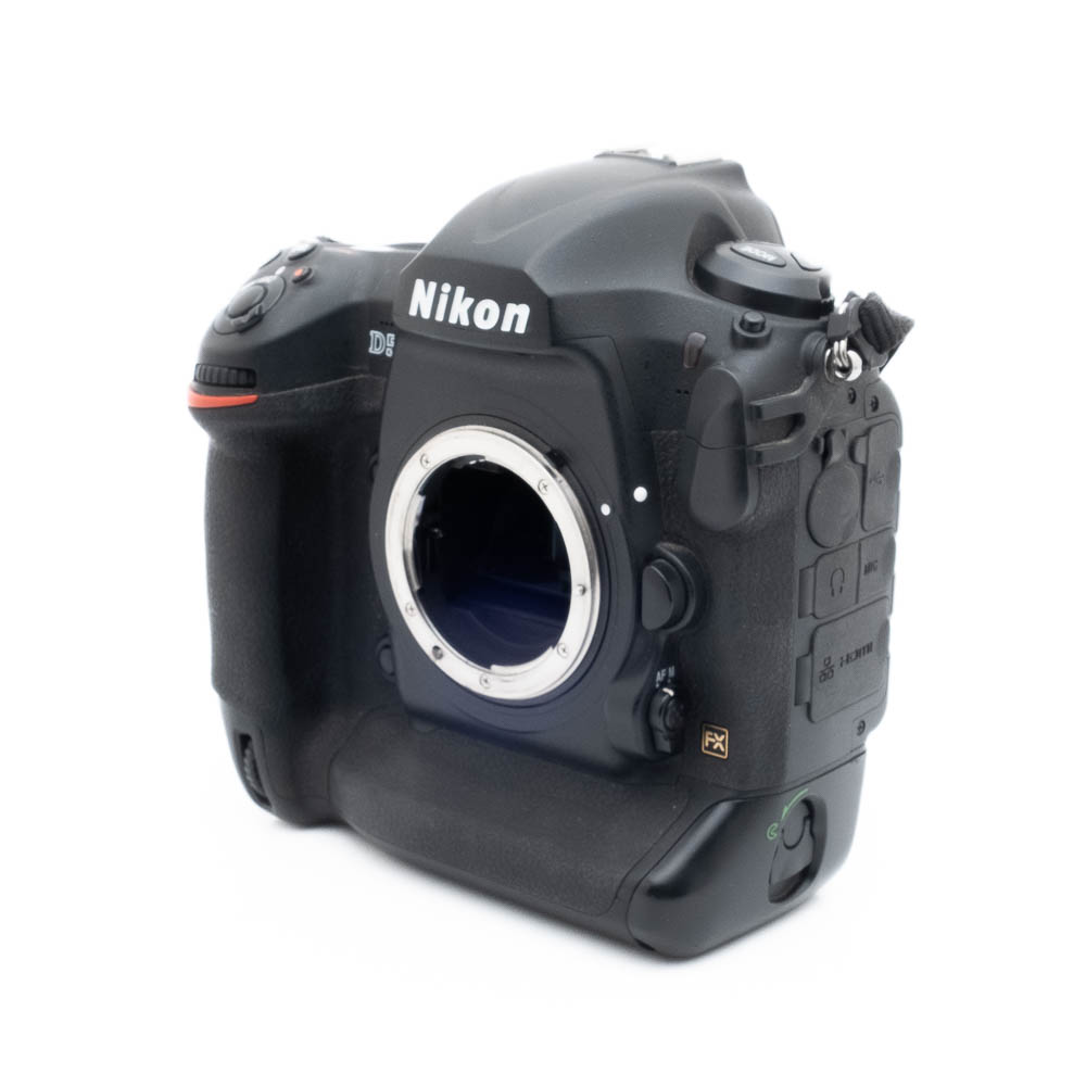 Nikon D5 0095-4 Nikon D5 (SC 173000, sis. ALV 25,5%) - Käytetty