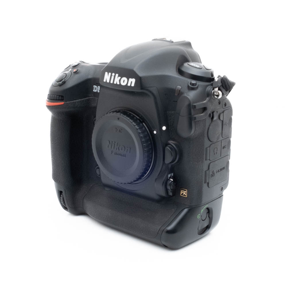 Nikon D5 0095-5 Nikon D5 (SC 173000, sis. ALV 25,5%) - Käytetty