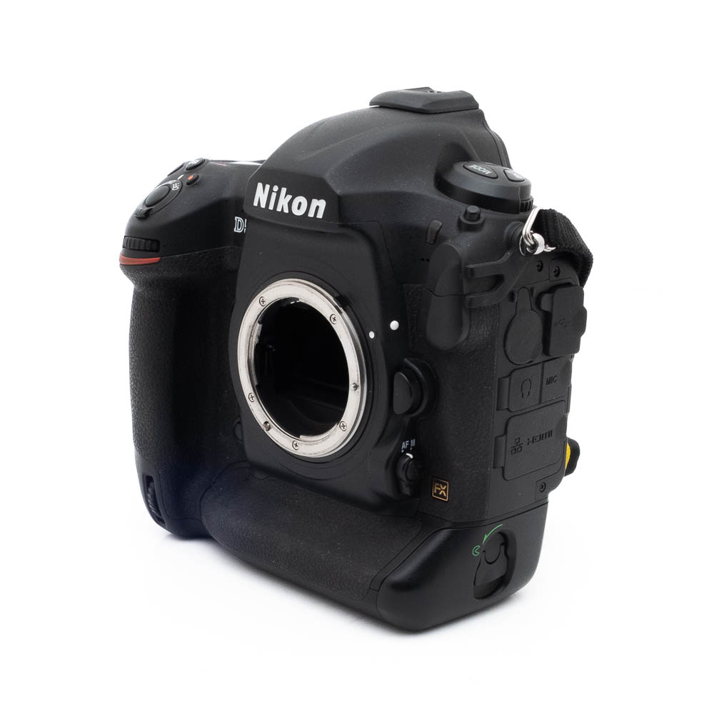 Nikon D5 (SC 16000, Kunto K4.5) - Käytetty