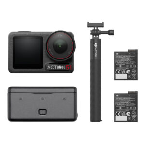 Osmo Action 5 Pro+Battery Case+Batteries DJI Osmo Action 5 Pro Adventure Combo -toimintakamera, jonka objektiivi on ylöspäin, käsikameran selfiekeppi, kaksi kameran akkua ja musta latauskotelo, siististi aseteltu valkoiselle taustalle.