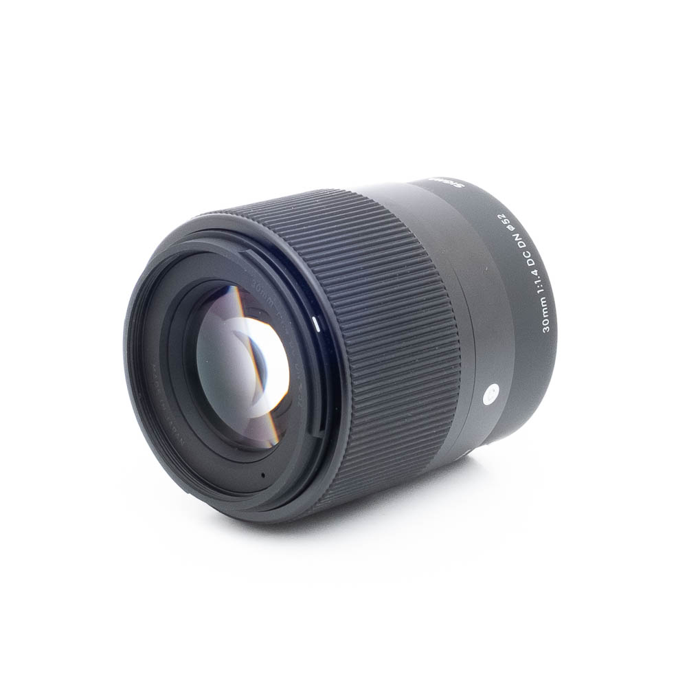 Sigma 30mm f14 DC DN Sony-2-3 Sigma 30mm f/1.4 DC DN C Sony E (Kunto K5) - Käytetty