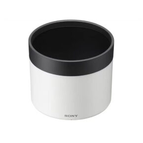 sony_alc-157 Lieriön muotoinen valkoinen ja musta Sony ALC-SH157 -vastavalosuoja, jossa on Sony-logo edessä, leveä avoin yläosa ja sileät sivut, kuvattuna valkoista taustaa vasten.