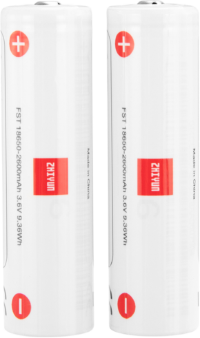 800q-01_111535 Kaksi valkoista Zhiyun-akkua Weebill Lab / Weebill S (2-pack), merkinnällä 18650 2600mAh 3.7V 9.36Wh, seisovat pystyssä vierekkäin näkyvillä positiivisilla ja negatiivisilla napeilla.