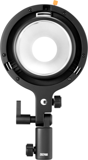 800q-01_123669 Ympyränmuotoinen musta Zhiyun Bowens Mount Adapter B (ZY Mount) Molus X100 -kameraan, jossa on säädettävät kiinnitystarvikkeet, edestä kuvattuna vaaleaa taustaa vasten.
