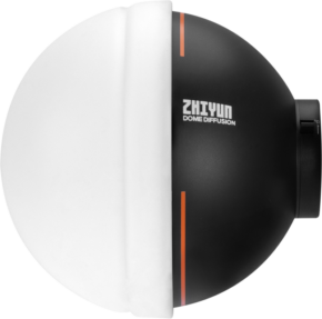 Zhiyun Dome Diffusion (Large) Molus-sarjaan on pallomainen lisävaruste, jossa on valkoinen läpikuultava puoli, musta puoli oransseilla viivoilla ja mustaan pintaan painettu "Zhiyun Dome Diffusion".