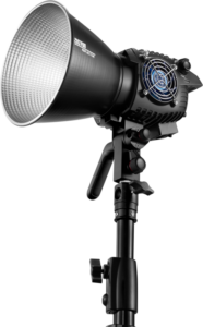 800q-01_127837 Zhiyun LED Molus B200 Cob Light -LED-valo on ammattikäyttöön tarkoitettu studion LED-videovalaisin, jossa on suuri heijastin, musta säädettävä jalusta ja näkyvä takaosan jäähdytystuuletin.