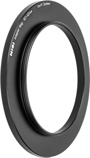 800q-01_128522 Musta NiSi-suodatin Swift System Adapter Ring 52-62mm -soviterenkaasu näkyy vaaleaa taustaa vasten.