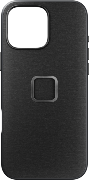 800q-01_128873 Peak Design Mobile Everyday Fabric -kangaskotelossa iPhone 16 Pro Max -puhelimelle (Charcoal) on tyylikäs musta muotoilu, suuri suorakulmainen kameran aukko vasemmassa yläkulmassa ja neliön muotoinen syvennys takaosan keskellä.