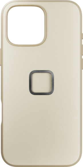 800q-01_128877 Peak Design Mobile Everyday Clarino -kotelossa iPhone 16 Pro Max -puhelimelle, väri Bone, on beige viimeistely, suorakulmainen kameran leikkaus ylhäällä vasemmalla ja neliön muotoinen metallirengas keskellä.