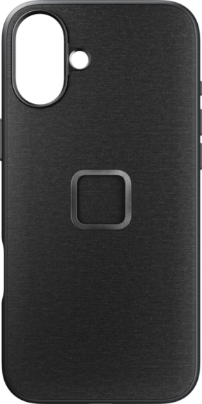 Peak Design Mobile Everyday -kangaskotelossa iPhone 16 Plus -puhelimelle, väri Charcoal, on kamera- ja salamaleikkaus vasemmassa yläkulmassa ja neliön muotoinen syvennys keskellä.