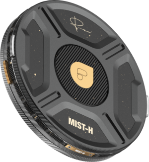 800q-01_129544 The PolarPro Helix Mist Heavy 1/2 filter features a black and gold lens cap bearing the inscription "MIST-H", a signature, a circular gold logo and textured metal design elements.