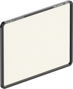 800q-01_129606 PolarPro 4x5.65" GoldMorphic Filter on suorakulmainen kamerasuodatin, jonka läpinäkyvässä pinnassa on musta reunus ja hienoja kultaisia pystyviivoja valkoista taustaa vasten.