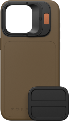800q-01_129671 PolarPro Litechaser iPhone 15 Pro Case - Desert on ruskea kotelo, jossa on suuri musta kameran suojus, jossa on oranssi painike, sekä erillinen musta suorakulmainen lisävaruste edessä.