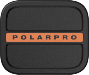 800q-01_129675 Musta suorakulmainen kotelo, jossa on pyöristetyt reunat ja "POLARPRO" rohkeilla mustilla kirjaimilla oranssilla raidalla keskellä PolarPro Litechaser iPhone 15 Defender Plate Replacement.