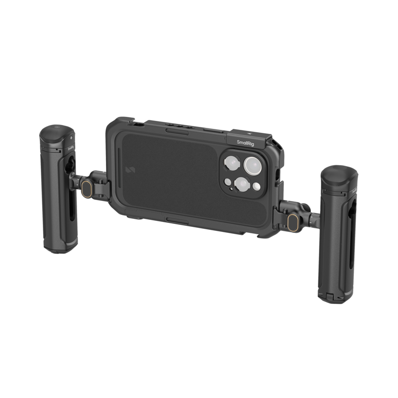 800q-01_129787 SmallRig 5005 Mobile Dual Handheld Kit iPhone 16 Pro Max -laitteelle sisältää tukevan mustan kotelon, jossa on kaksi irrotettavaa mustaa kahvaa, jotka muuttavat laitteesi kompaktiksi kannettavaksi peli- tai kuvauslaitteeksi.