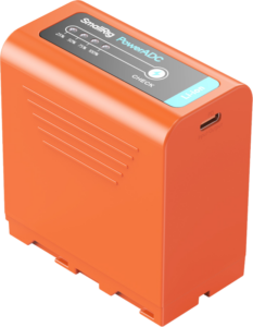 800q-01_129801 Oranssissa suorakaiteen muotoisessa SmallRig 4972 USB-C ladattavassa kamera-akussa NP-F970 on latauksen merkkivalo, CHECK-painike ja USB-C-portti oikeassa yläkulmassa.
