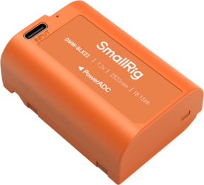800q-01_129923 Oranssi SmallRig 4979 USB-C ladattava kamera-akku DMW-BLK22, 7,2V, 2520mAh, 18,15Wh, jossa on PowerADC ja USB-C-tuloliitäntä.
