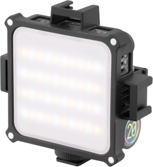 Zhiyun Led Fiveray M20 Pocket Light on neliönmuotoinen, kannettava LED-paneeli, jossa on himmeä etukansi, musta kehys ja sivusäätöpyörät, ihanteellinen valokuvaukseen tai videovalaistukseen.