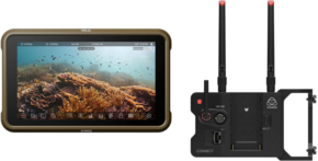 ATOMOS3 Vasemmalla ATOMOS Ninja näyttää vedenalaisen korallimaiseman. Oikealla antennilla varustettu langaton ATOMOS Connect -lähetin on pystysuorassa. Molemmat sisältyvät ATOMOS Ninja ja ATOMOS Connect Bundle -pakettiin.