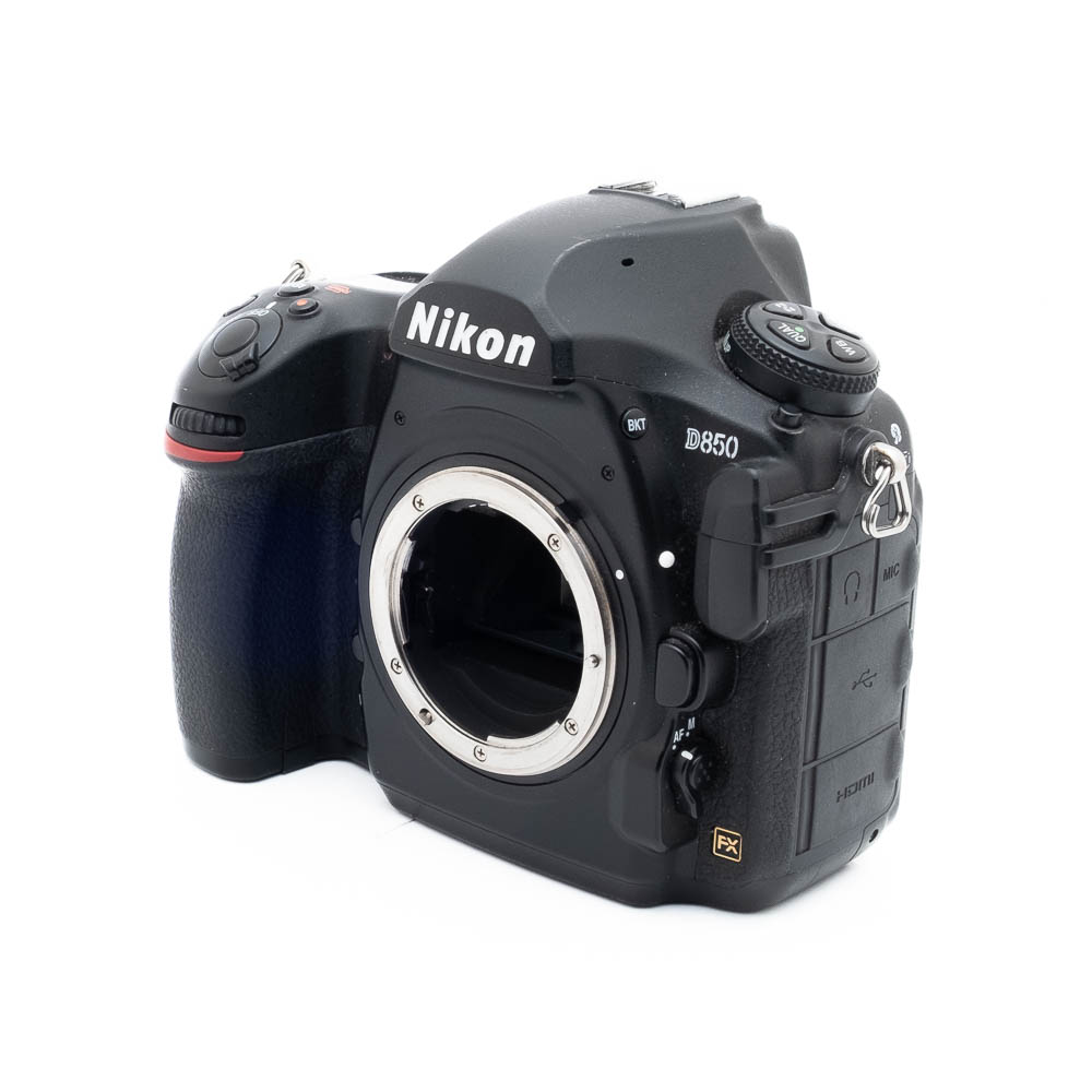 Nikon D850 8177-6 Nikon D850 (SC 86000) + akkukahva - Käytetty