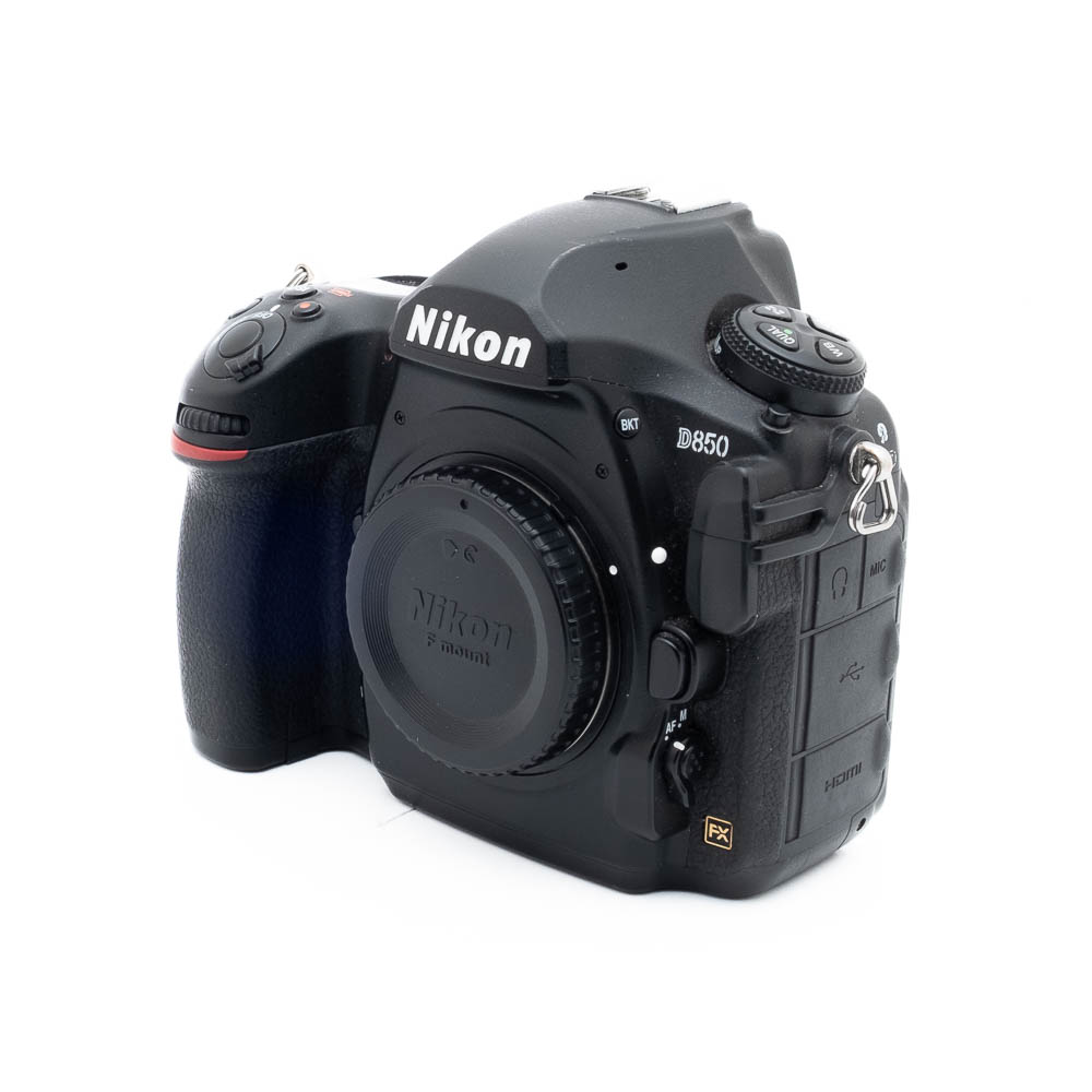 Nikon D850 8177-7 Nikon D850 (SC 86000) + akkukahva - Käytetty