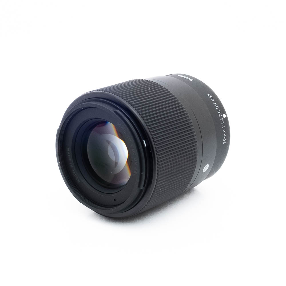 Sigma 30mm f14 DC DN Sony-2-4 Sigma 30mm f/1.4 DC DN C Fuji X (Kunto K5, takuu 6kk) - Käytetty