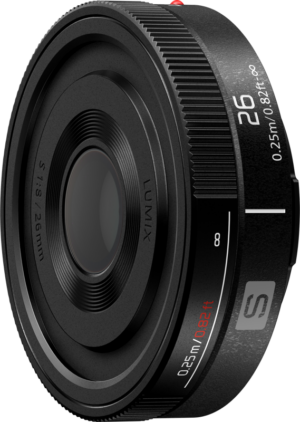 800q-01_128243 The close-up of the Panasonic Lumix S 26mm f/8 lens shows accurate markings for focal length, aperture and minimum focusing distance, as well as textured focus and aperture rings.