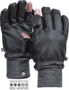 800q-07_116280 Vallerret Hatchet Leather Photography Glove mustalla (XS) -valokuvauskäsineessä on nahkainen ulkopinta, harmaat neulotut hihansuut, kosketusnäytölliset sormenpäät ja fleecevuori. Teksti alla: "Suunniteltu keskitalvea varten" lumihiutalekuvakkeilla.