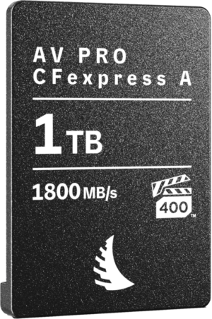 Angelbird CFexpress Type A VPG400 -muistikortti (1TB, 1800MB/s luku- ja 1650MB/s kirjoitusnopeus) on musta, ja sen alaosassa on "400" -filmikuvake ja valkoinen logo.