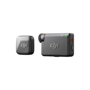 Mustan värinen DJI Mic Mini (1 TX + 1 RX) -langaton mikrofonijärjestelmä näkyy vierekkäin valkoisella pohjalla, molemmissa on DJI-logo ja yksinkertaiset painikkeet.