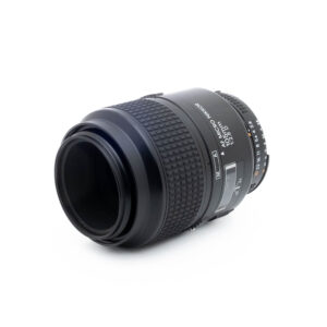 Nikon 105mm f28 D-2 Nikon AF Micro-Nikkor 105mm f/2.8 D - Käytetty