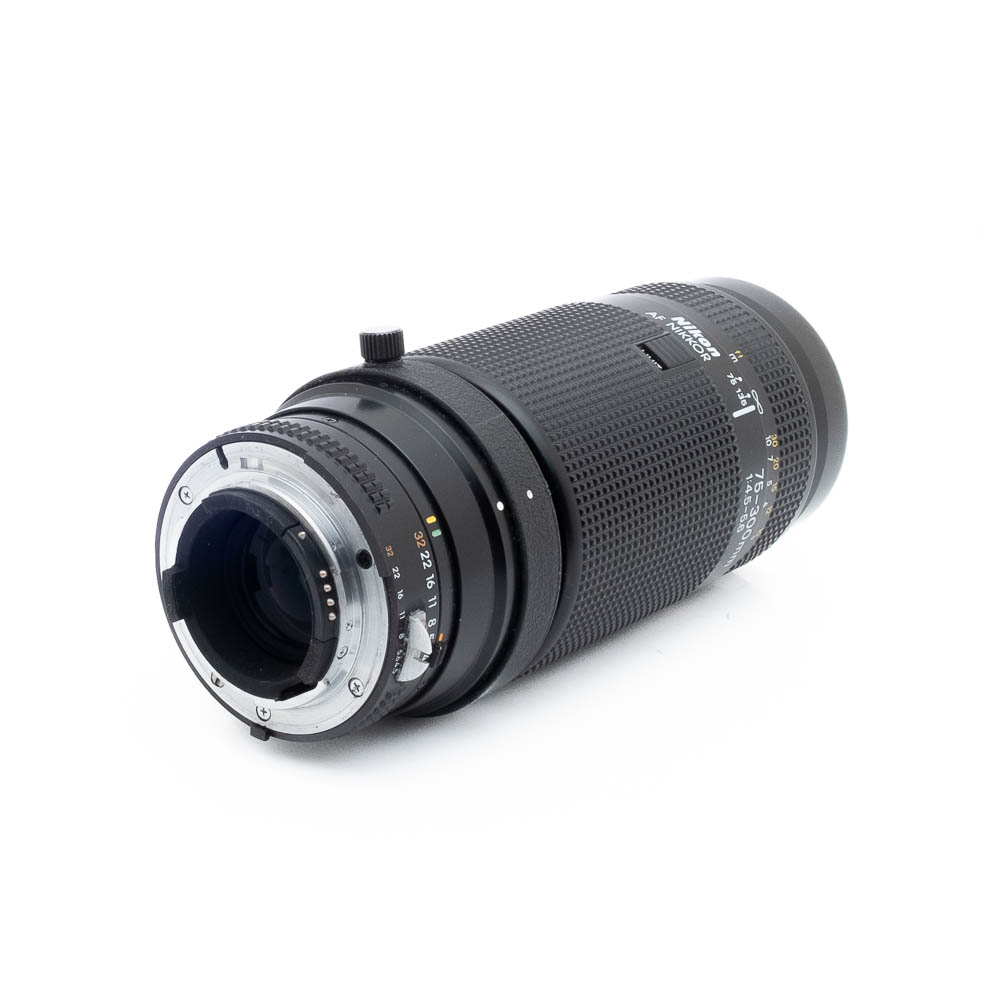 Nikon 75-300mm f45-56 D-1 Nikon AF Nikkor 75-300mm f/4.5-5.6 - Käytetty