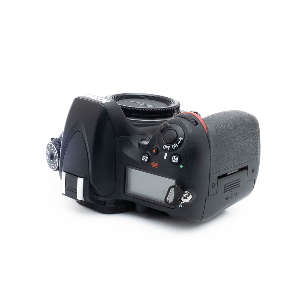 Nikon D610 (SC 36000) + akkukahva - Käytetty