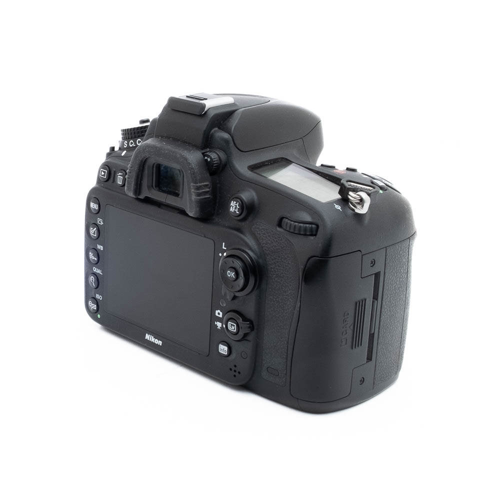 Nikon D610 (SC 36000) + akkukahva - Käytetty