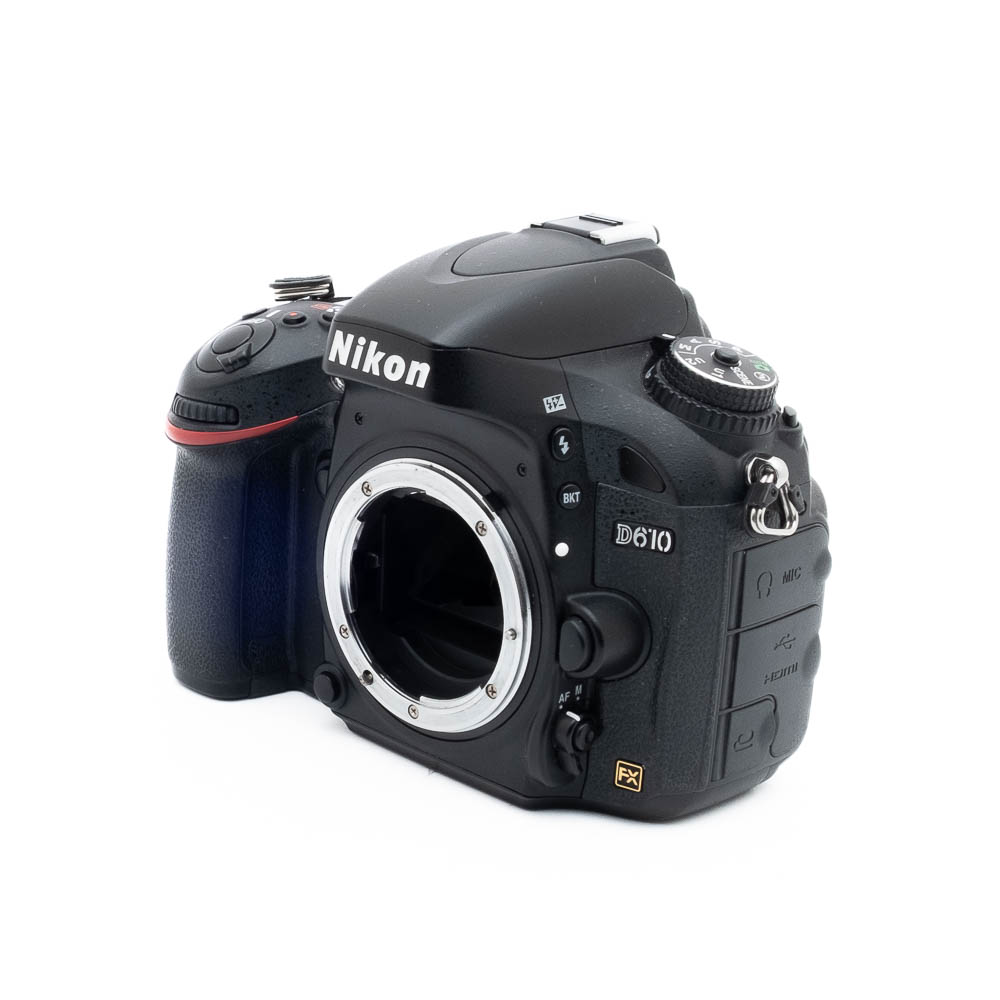 Nikon D610 (SC 36000) + akkukahva - Käytetty