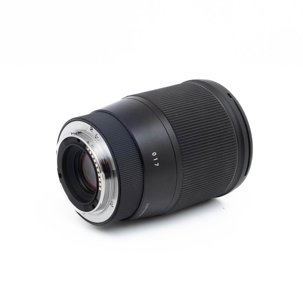 Sigma 16mm f14 DC DN Sony-1-3 Sigma 16mm f/1.4 DC DN C Sony E (Kunto K5) - Käytetty