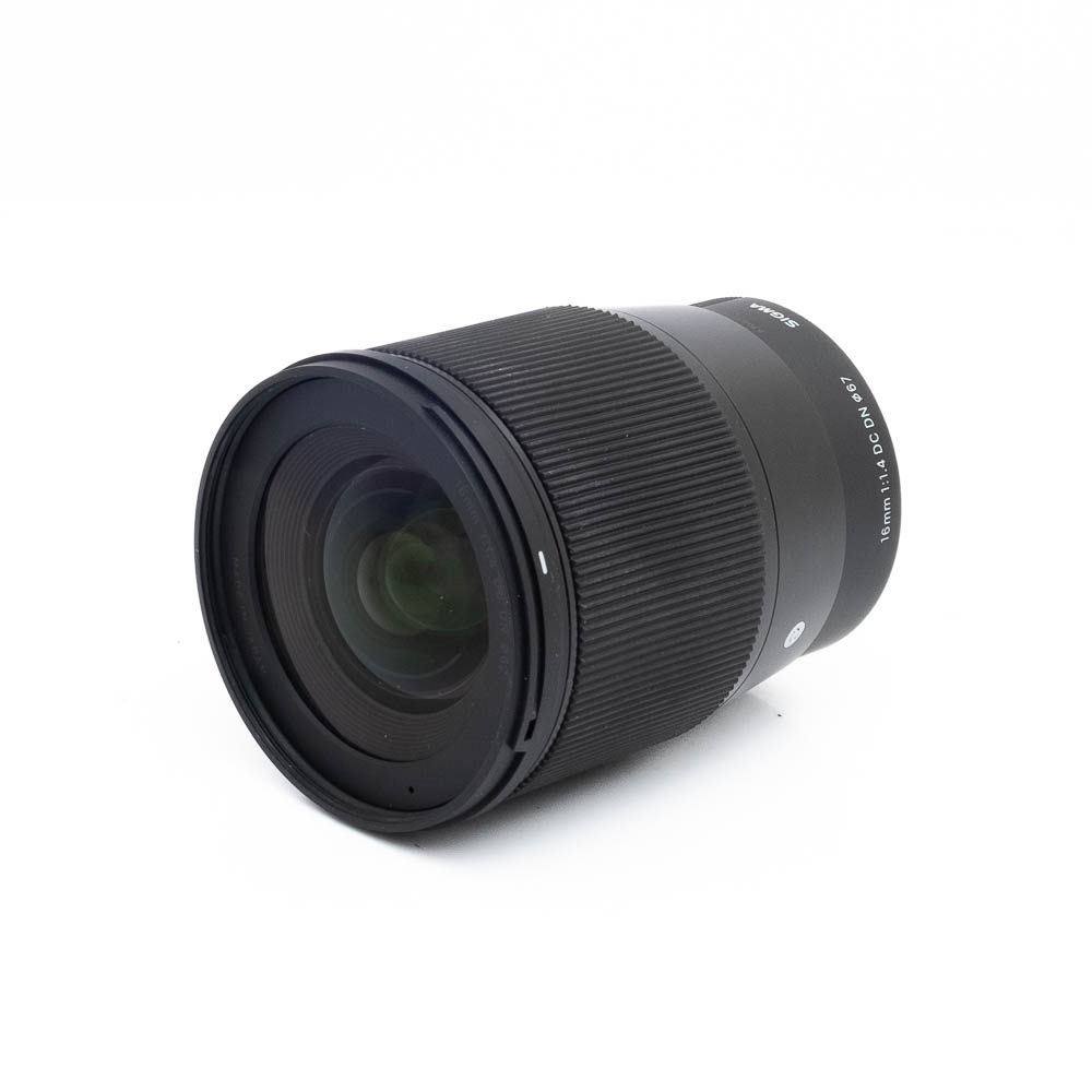 Sigma 16mm f14 DC DN Sony-2-3 Sigma 16mm f/1.4 DC DN C Sony E (Kunto K5) - Käytetty