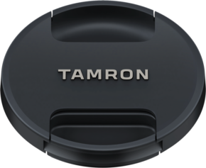 800q-01_111093 The Tamron 82 mm lens cap is black with a silver TAMRON logo in the centre and has grip areas at the top and bottom for easy attachment and detachment.