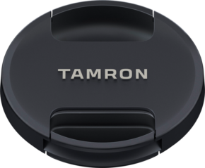 800q-01_111193 Close-up of Tamron's black 72 mm lens cover with the silver TAMRON logo in the centre and two handles for easy attachment and detachment.