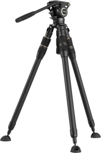 SmallRig 4643 Carbon Fiber Tripod Kit with Head FT-S303 on musta ammattikäyttöön tarkoitettu kolmella säädettävällä jalalla, nestepäällä ja kahvalla varustettu kolmijalkainen kolmijalka, joka mahdollistaa sujuvan panoroinnin.