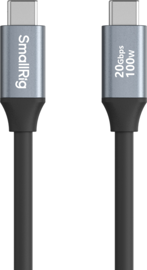 800q-01_130238 SmallRig 4789 USB-C (suora) - USB-C (suora) -datakaapeli 60 cm on musta, ja siinä on metallinharmaat liittimet, joissa on merkinnät "SmallRig" ja "20Gbps 100W", jotka tukevat nopeaa tiedonsiirtoa ja virransyöttöä.