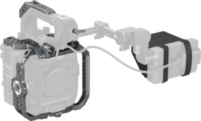 800q-01_130249 The SmallRig 4947 Basic Cage Kit for Canon C400 is presented with an external battery attached to the side, secured by straps and connected to the cage by an extension arm and cable.