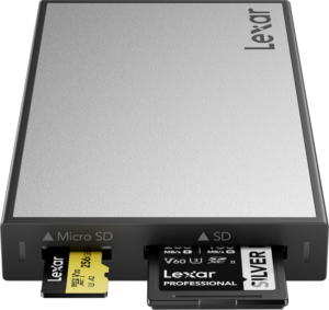 800q-01_128980 Lähikuva Lexar Professional Workflow USB 3.2 Gen2 Reader - SD/microSD -lukijasta, jossa on keltainen 256 Gt Lexar microSD-kortti ja Lexar Professional SD-kortti asetettu korttipaikkoihinsa.