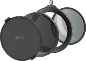 800q-01_130669 The SmallRig 4781 82mm UV and VND filter kit is shown exploded and includes a lens cover, circular filter and filter holder for easy attachment of the camera lens.