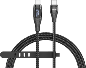 800q-01_130949 SmallRig 5113 240W Power Cable LED-näytöllä on musta punottu USB-C-kaapeli, jossa on kaksi liitintä - toisessa digitaalinen tehonilmaisin ja toisessa 240W - ja jossa on musta säädettävä hihna turvallista järjestämistä varten.